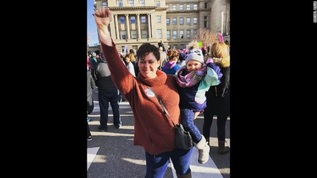 Rachel Baxa y su hija Georgia participaron en la Marcha de las Mujeres en Boise, Idaho.