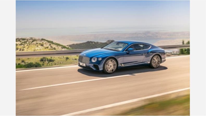 Bentley Continental GT— A un nivel más general, las técnicas de producción continúan evolucionando, y los diseñadores están trabajando con los ingenieros y los fabricantes para producir superficies cada vez más tensas en los vehículos. Formas como las de las partes traseras del último Bentley Continental habrían sido imposibles de presionar incluso hace cinco años, y mucho menos posicionarse con la precisión suficiente para que los pliegues coincidan en múltiples paneles. Pero ahora esto es posible, y es probable que esta sofisticación continúe goteando hacia productos más convencionales, potencialmente empezando con el Clase A de Mercedes Benz.