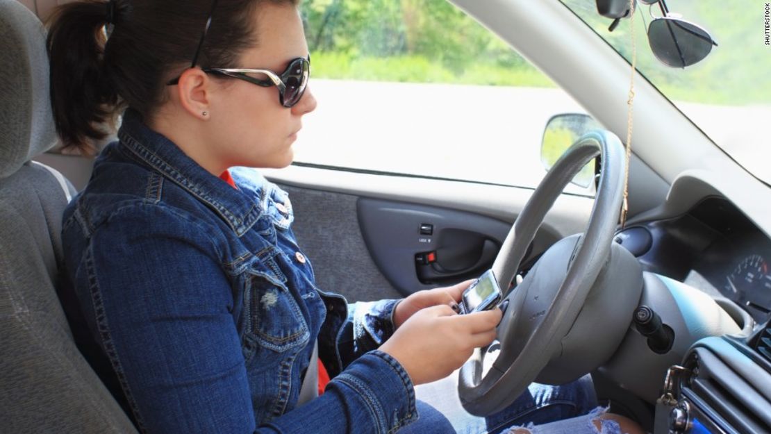 CNNE 487187 - 140122142206-teen-texting-driving-02-horizontal-large-gallery