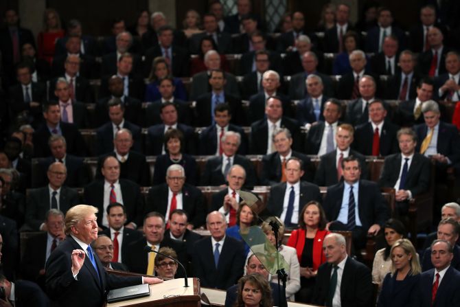 El discurso sobre el Estado de la Unión de Trump, que duró 80 minutos, es uno de los más largos en la historia del país.