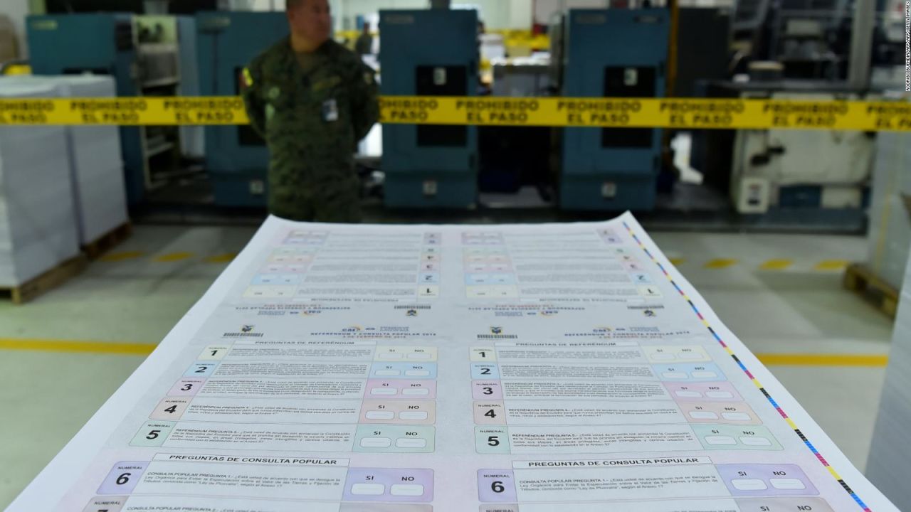 CNNE 489304 - ecuador consulta referendo referendum