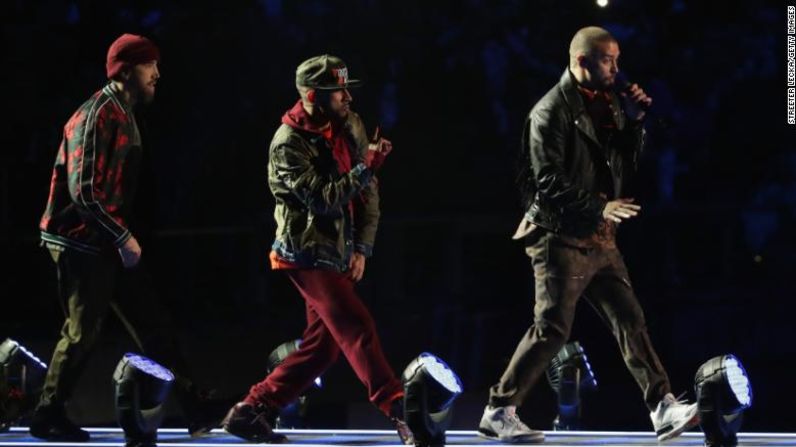 Timberlake y sus bailarines durante el show en el Estadio US Bank en Minneapolis.