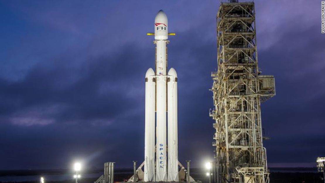 CNNE 490192 - 180202225231-spacex-falcon-heavy-780x439