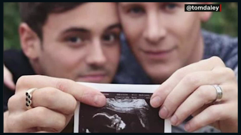 El director de hollywood dustin lance black y su marido hacen un gran anuncio en san valentín | cnn