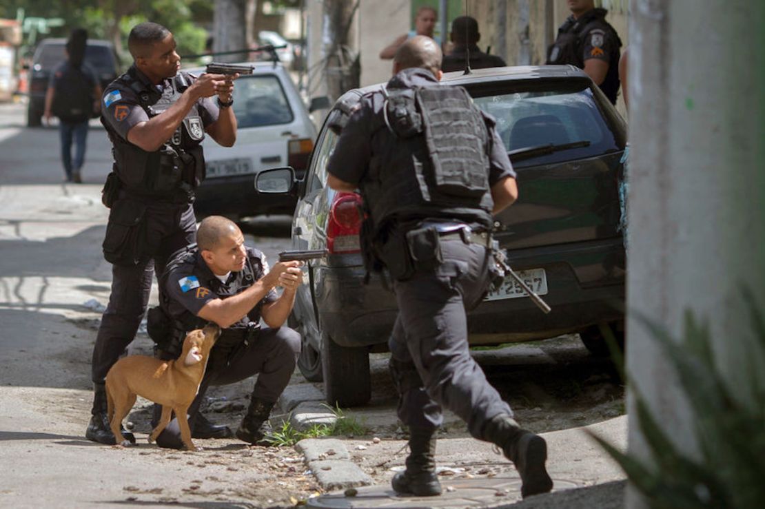 Operativo de la policía militar en una favela de Brasil el 1 de febrero de 2018.