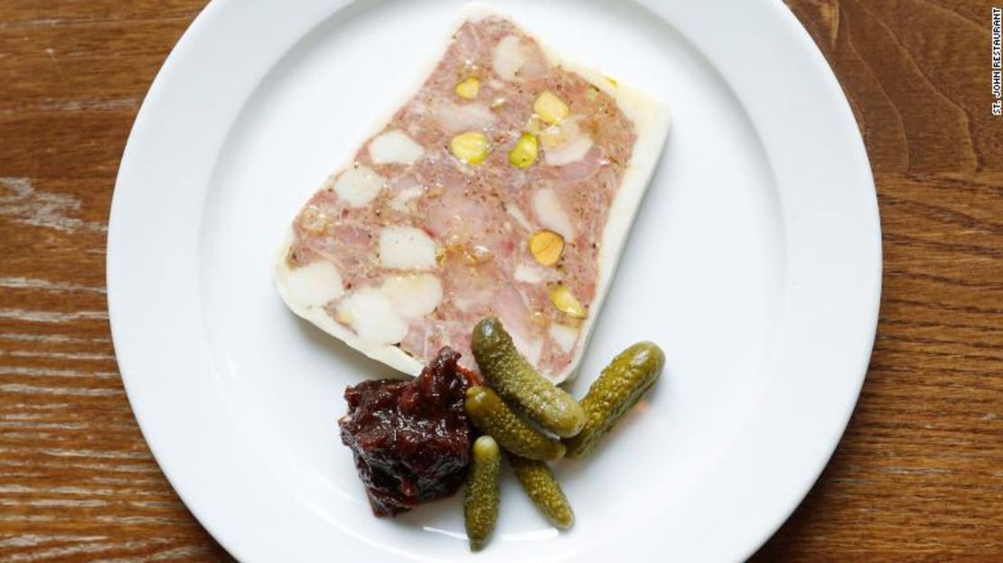 Platos de "nariz a cola" recomendados por Trevor Gulliver: Terrina, utilizando las partes que estén a la mano al momento de preparar: hígado, corazón o despojos de conejo.