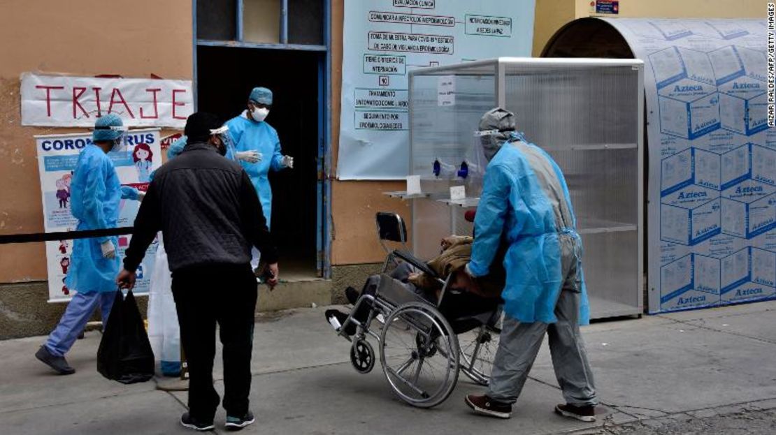 Trabajadores médicos en La Paz.