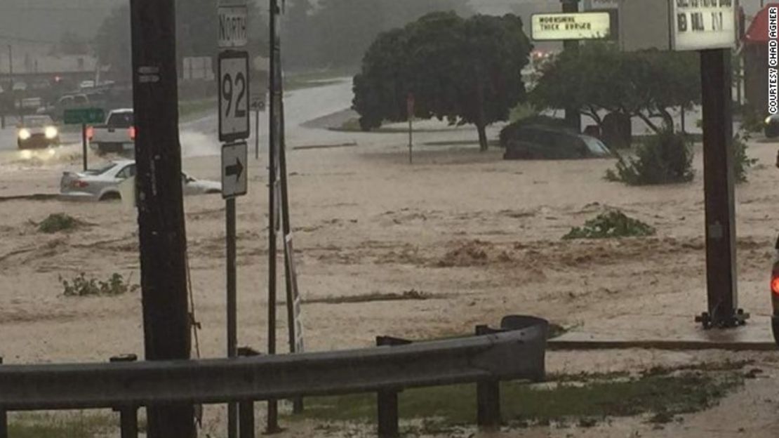 CNNE 4fe2ab44 - 160623204411-west-virginia-flooding-story-top