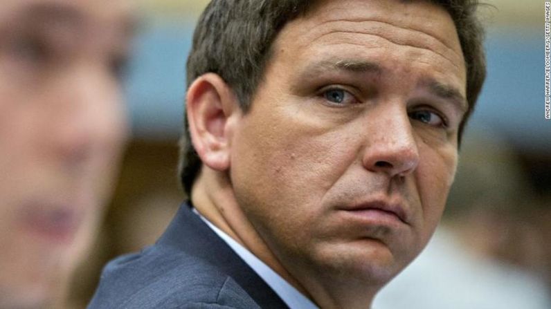 Representante Ron DeSantis — 1.000 dólares.