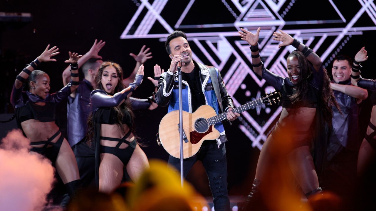 El cantante puertorriqueño Luis Fonsi durante su presentación en la edición 59 del Festival Internacional de la Canción Viña del Mar.