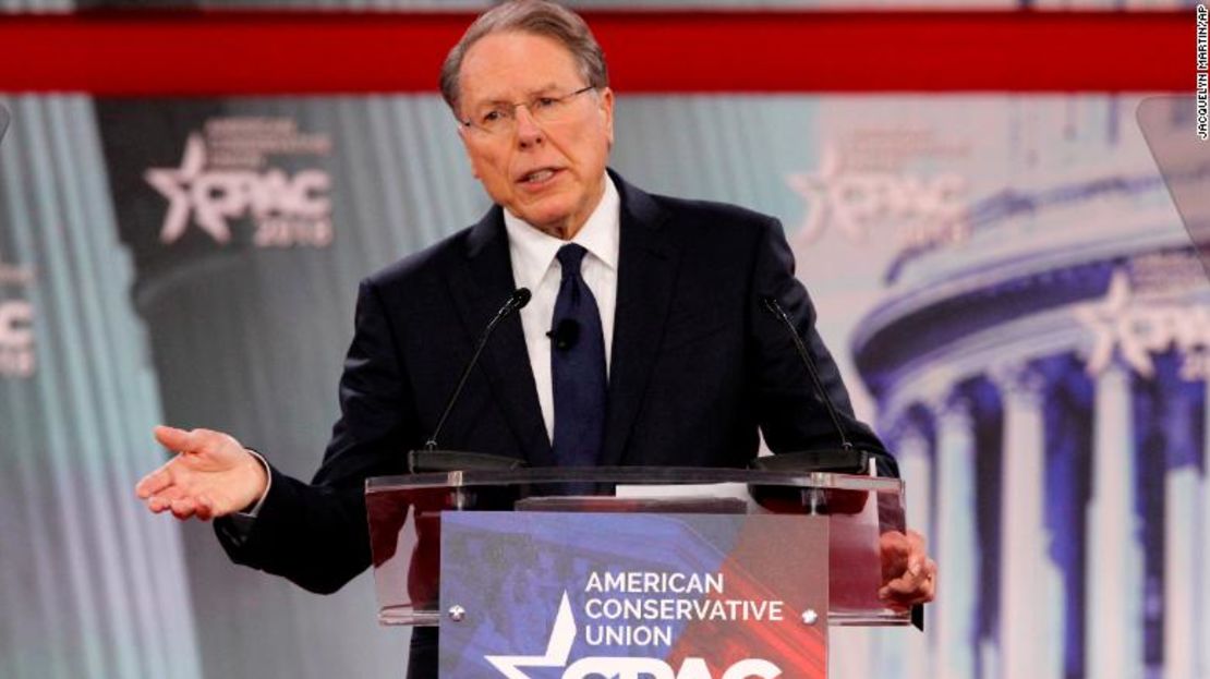 El presidente ejecutivo de la NRA, Wayne LaPierre, habla durante la Conferencia de Acción Política Conservadora, afuera de Washington.