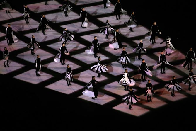 Bailarines actúan en la ceremonia de clausura. Charlie Riedel/AP