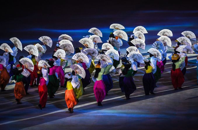 Bailarines actúan en la ceremonia de clausura. Christof Stache/AFP/Getty Images