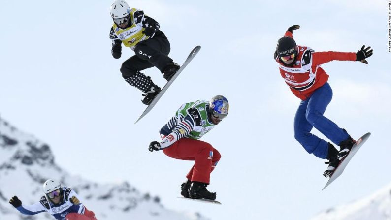 Un número récord de 2.920 atletas de 92 países participaron en PyeongChang 2018. El equipo de Estados Unidos tuvo la mayor cantidad de deportistas olímpicos, con 242 competidores.