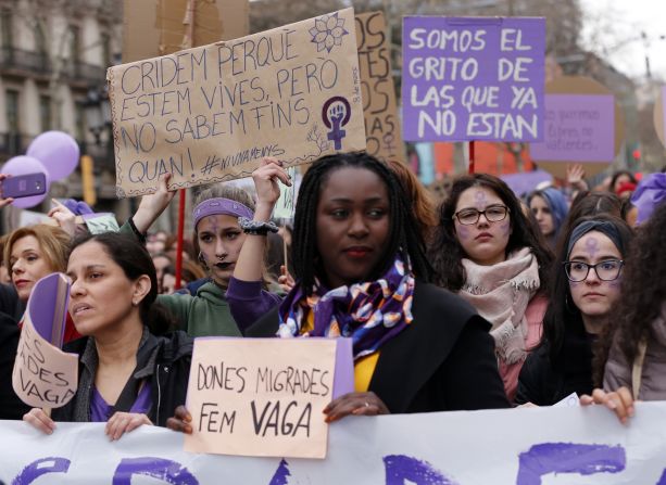 Manifestaciones en la huelga feminista en Barcelona (España).