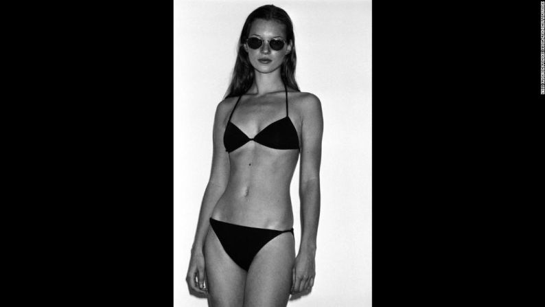 La supermodelo Kate Moss, fotografiada para Calvin Klein en 1993, tenía un tipo de cuerpo delgado, y se hizo muy popular.