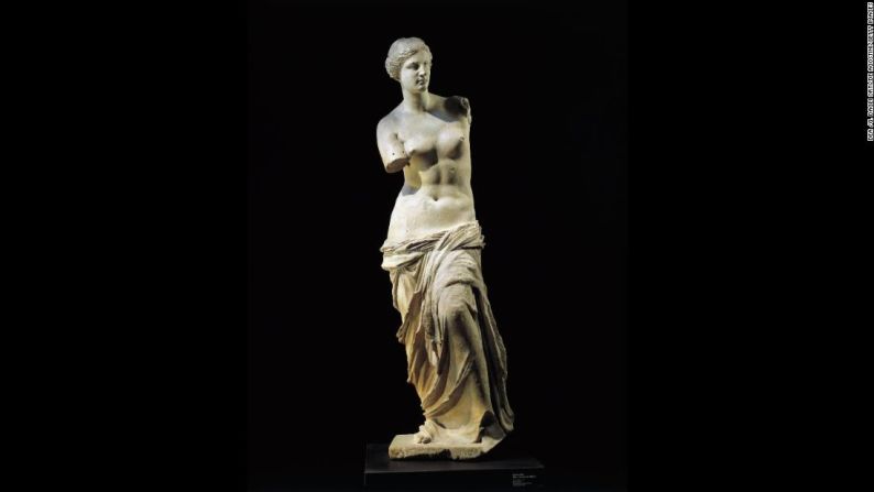 La escultura de mármol Venus de Milo data de alrededor del 100 a.C. Se piensa comúnmente que la estatua de 122 centímetros de altura representa a Afrodita, la antigua diosa griega del amor y la belleza sexual.