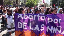 CNNE 504499 - el salvador marcha mujeres