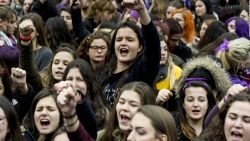 CNNE 504513 - dia de la mujer reportew igualdad genero