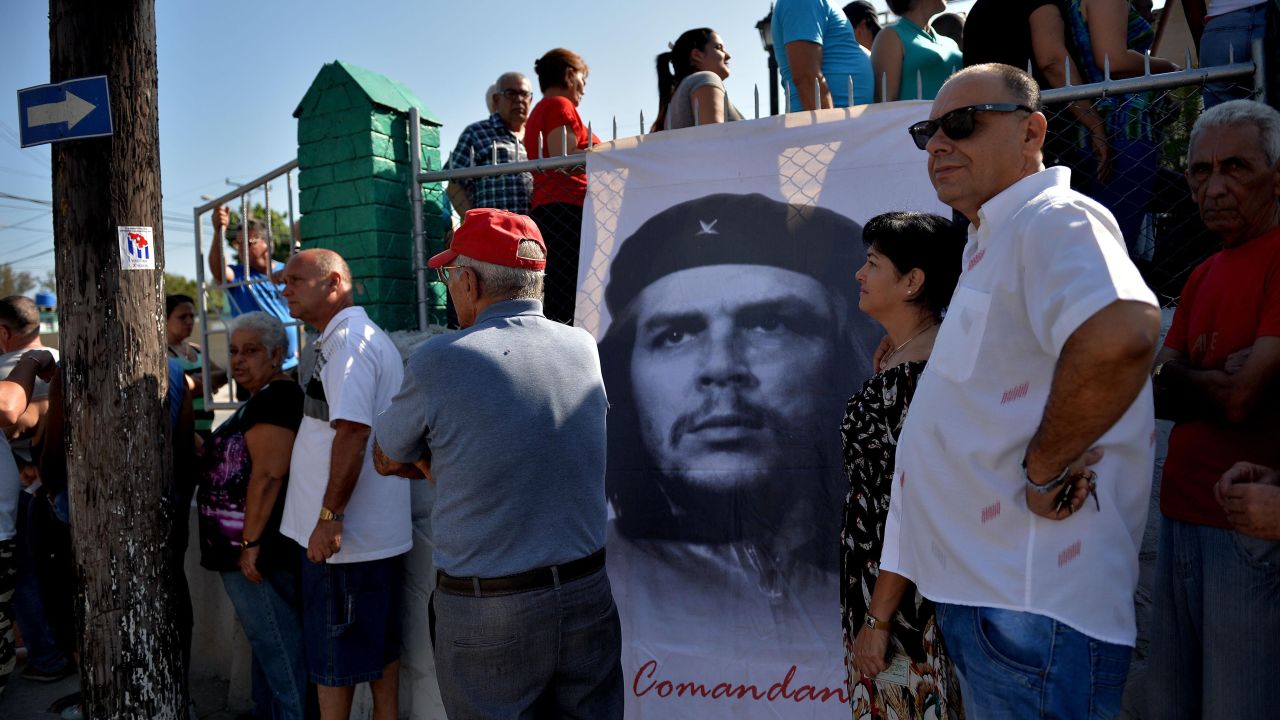 People queue as a banner depicting revolutionary leader Ernesto 'Che' Guevara is seen at a polling station in Santa Clara, Cuba, during an election to ratify a new National Assembly, on March 11, 2018. 
Cubans vote to ratify a new National Assembly on Sunday, a key step in a process leading to the election of a new president, the first in nearly 60 years from outside the Castro family. The new members of the National Assembly will be tasked with choosing a successor to 86-year-old President Raul Castro when he steps down next month.
 / AFP PHOTO / Yamil LAGE