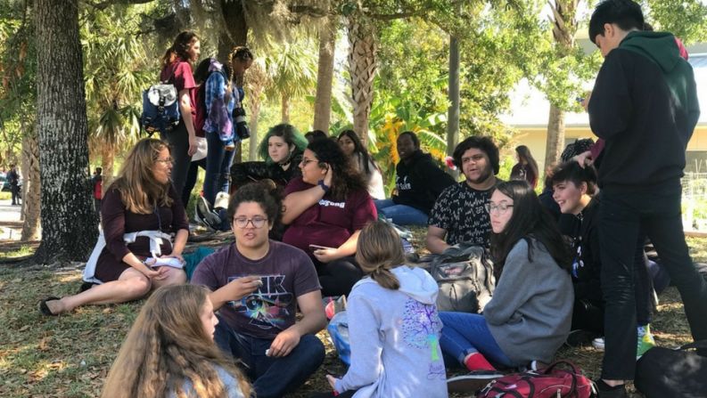 Los alumnos de Parkland, donde ocurrió el tiroteo, participaron pacíficamente del paro convocado para este miércoles.