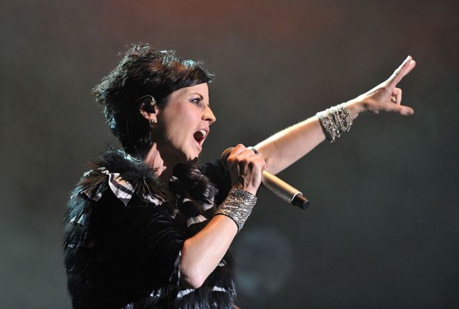 Dolores O’Riordan: “repetinamente”, según la declaración de su publicista, se apagó la vida de la cantante de The Cranberries el pasado 15 de enero en Londres. Tenía 46 años y se encontraba en la capital británica para una breve sesión de grabación.