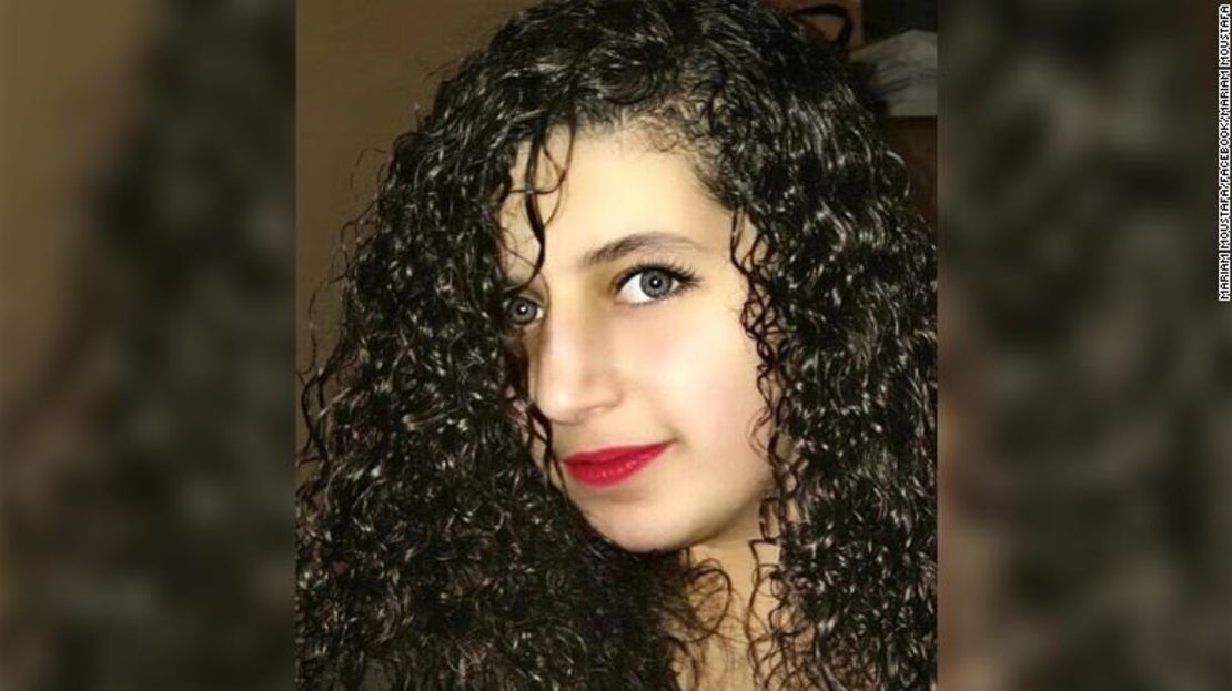 Mariam Moustafa era una estudiante egipcia que murió después de haber sido atacada por 10 chicas en Reino Unido. La fotografía es de su Facebook.