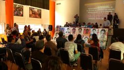 CNNE 506998 - padres ayotzinapa informe onu reacciones