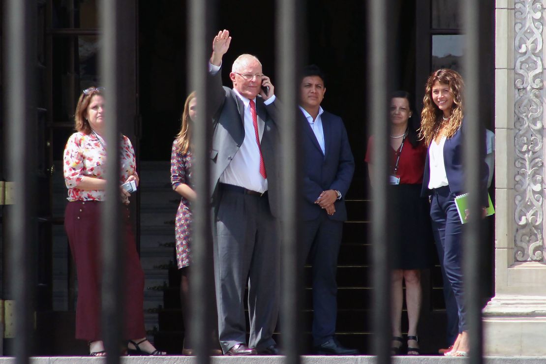 Pedro Pablo Kuczynski, a su salida de Palacio de Gobierno, sede del Poder Ejecutivo peruano.