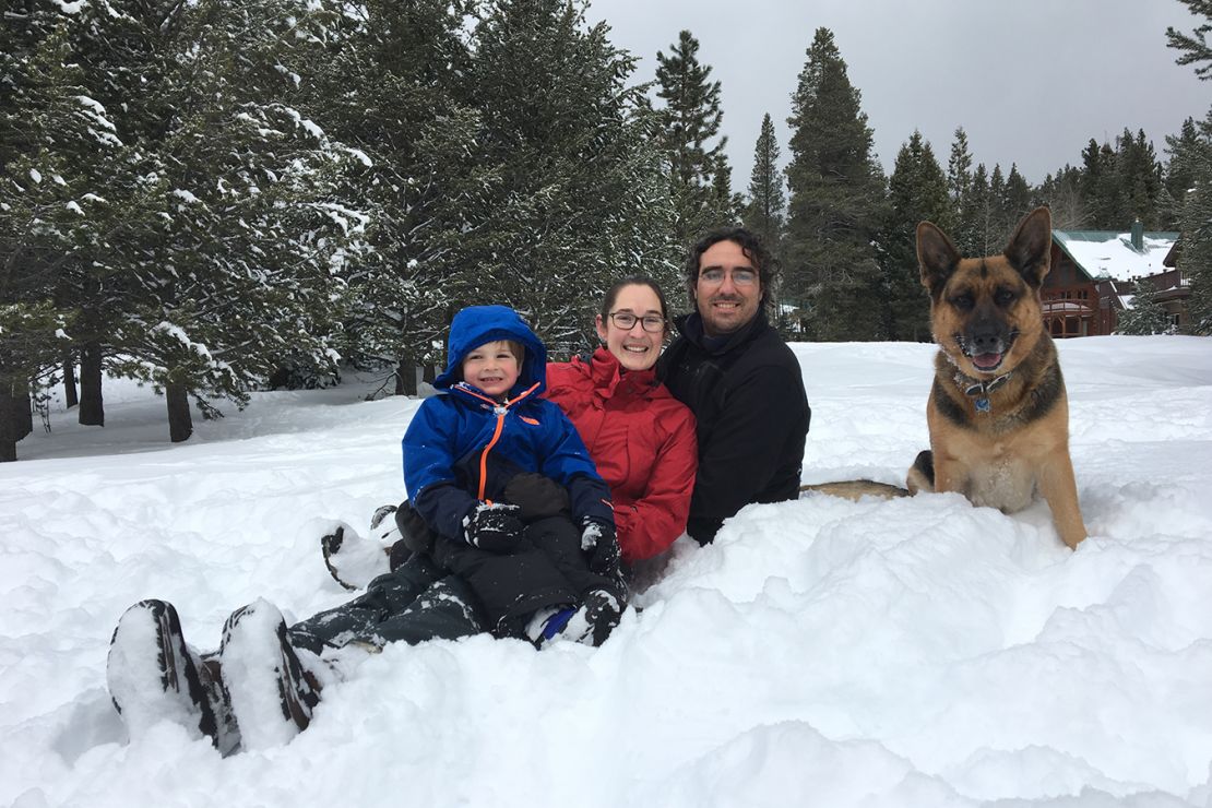 Wendy y Dominick Root Askew con su hijo. Cuando nació el niño, que ahora tiene 6 años, Wendy sufrió depresión postparto.