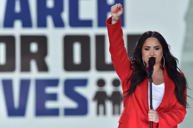 La cantante Demi Lovato actuó en la Marcha por Nuestras Vidas en Washington.