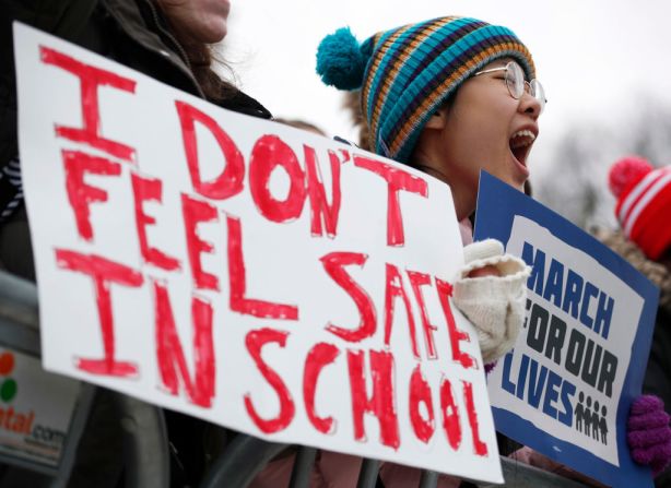 "NO ME SIENTO SEGURA EN MI ESCUELA". El grito de las estudiantes en la Marcha por Nuestras Vidas en Chicago.