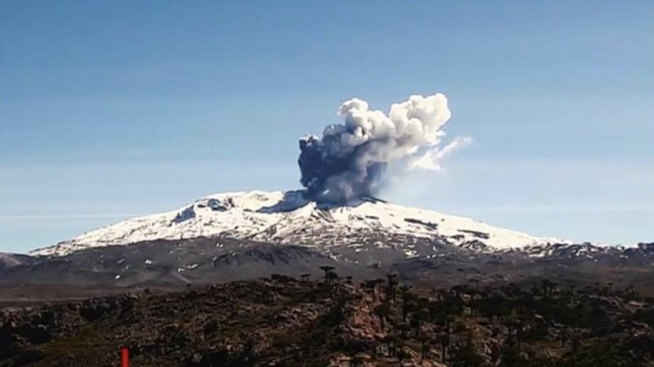 CNNE 509512 - volcan copahue argentina