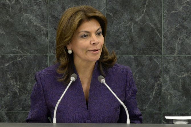 Laura Chinchilla. Expresidenta de Costa Rica (2010-2014) y politóloga. Fue la primera mujer, y la única hasta ahora, que llegó a la Presidencia de su país (2010-2014). Previamente había sido viceministra y ministra de Seguridad Pública en la década de los noventas. Actualmente es conferencista internacional, profesora invitada de la Universidad de Georgetown y el Tecnológico de Monterrey, y miembro de las organizaciones Diálogo Interamericano y Club de Madrid.