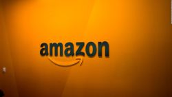 CNNE 510089 - #lacifradeldia- acciones de amazon bajan un 5%