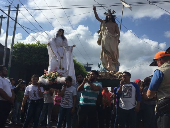 En Nicaragua, cada Domingo de Resurrección existe la tradición en que los católicos van en horas de la mañana a la “Procesión del Encuentro”.