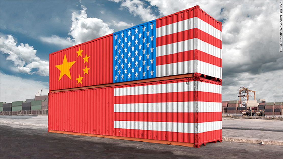 Expertos alertan sobre una posible guerra comercial entre Estados Unidos y China por la imposición de aranceles a importaciones en ambos países.