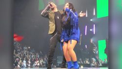 CNNE 511212 - luis fonsi y demi lovato, juntos por primera vez en el escenario