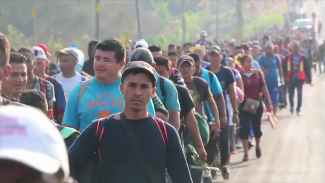 CNNE 511365 - cnnnextdamassets180402002659-mexico-migrant-caravan