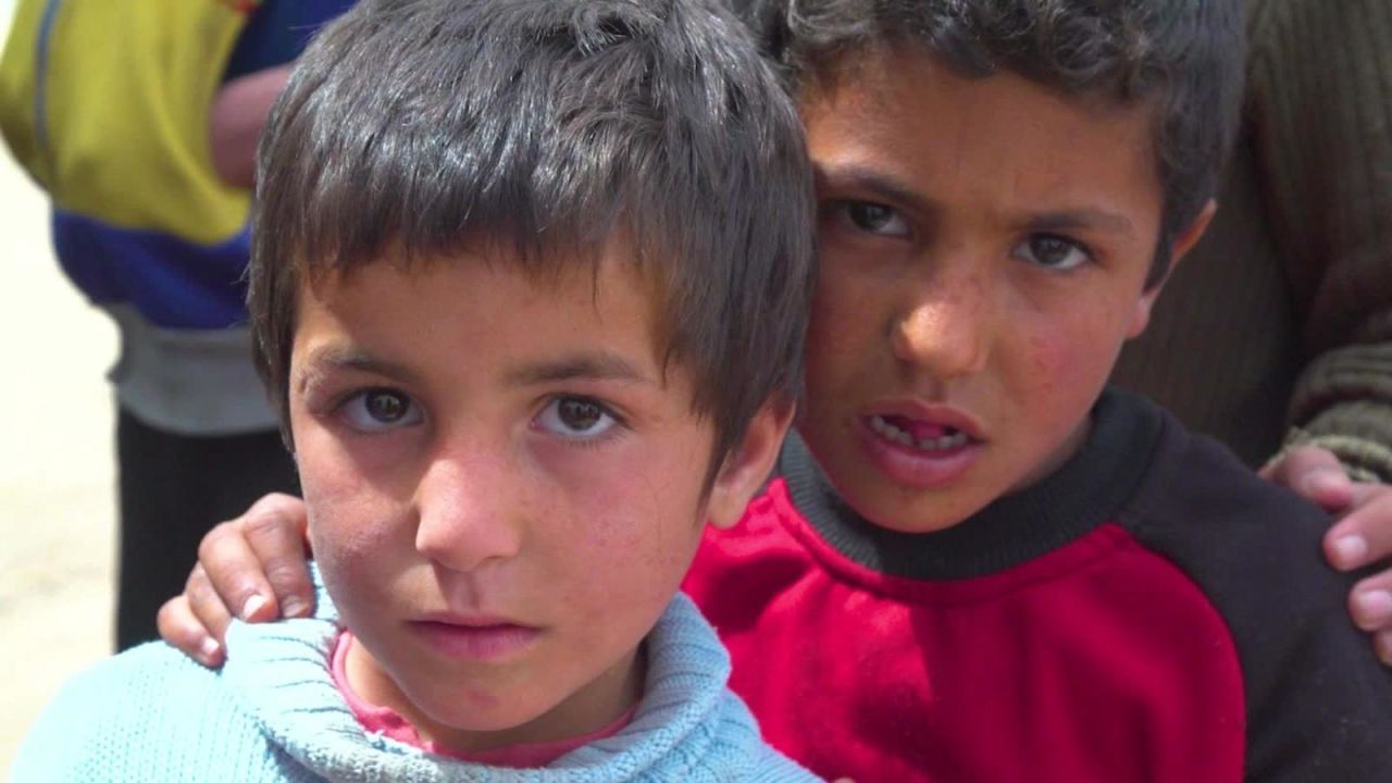 CNNE 511856 - la vida de los desplazados sirios en un campamento