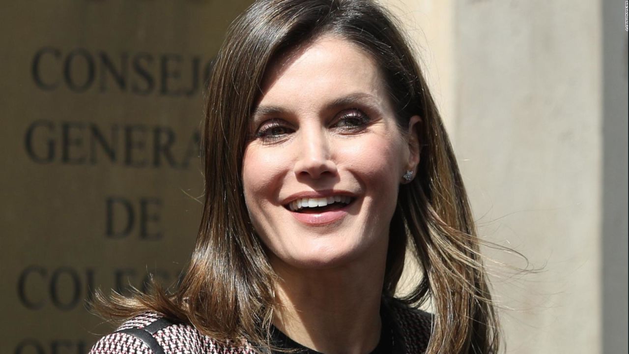 CNNE 512176 - la reina letizia es abucheada por el publico