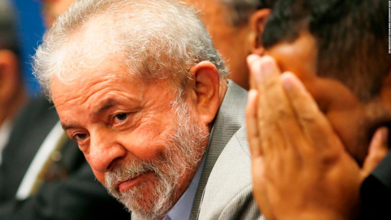 CNNE 512679 - lula da silva esta bajo custodia de la policia