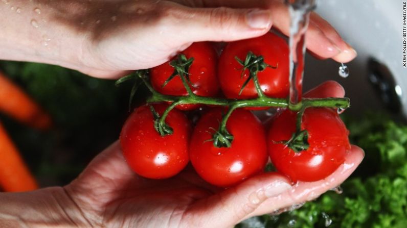 Los tomates, en novena posición, mostraron de media cuatro pesticidas. Una sola muestra mostró varios pesticidas a la vez.