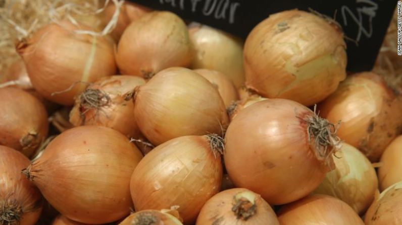 En quinto lugar se sitúan las cebollas, que contenían tres o menos pesticidas en promedio, mientras que menos de uno de cada diez contenía pesticidas.