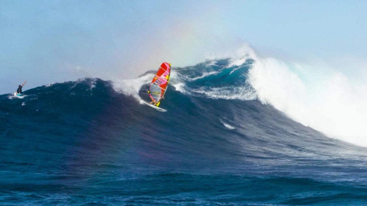 CNNE 514051 - 'jaws', el lugar para los surfistas valientes