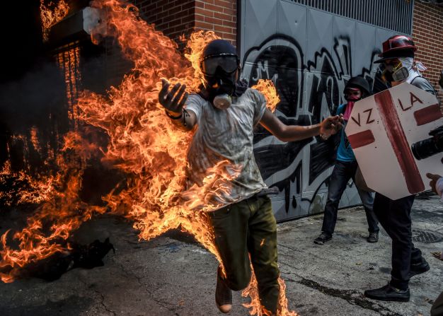 El también venezolano Juan Barreto —fotógrafo de AFP— fue galardonado por una serie sobre el mismo incidente.