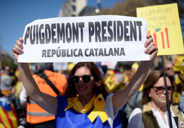 Durante la marcha se recordó también a Carles Puigdemont, el expresidente de la Generalitat catalana que fue detenido en Alemania y se encuentra a la espera de ser extraditado a España.