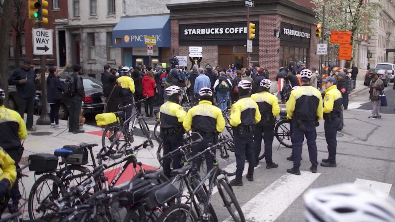 CNNE 515549 - este es el starbucks que genero polemica