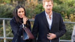 CNNE 515658 - ¿quien disenara el traje de novia de meghan markle?