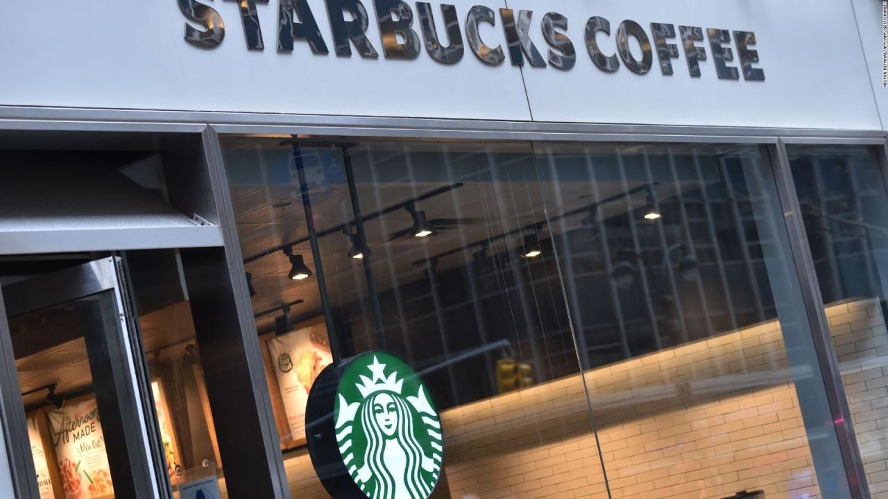 CNNE 515736 - por un dia, starbucks cierra sus puertas para educar sobre prejuicio racial